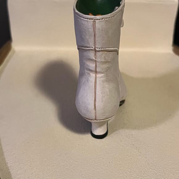 Just the Right Shoe Ingenue - Picture 6 of 10